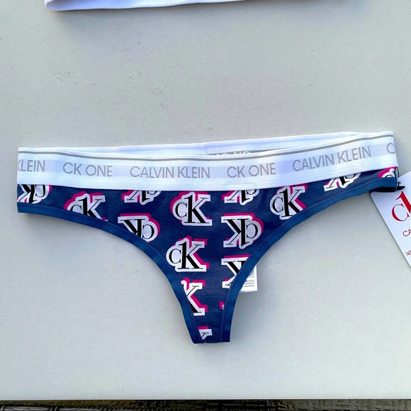 Calvin Klein bralette and panty set ✨ - Picture 3 of 5